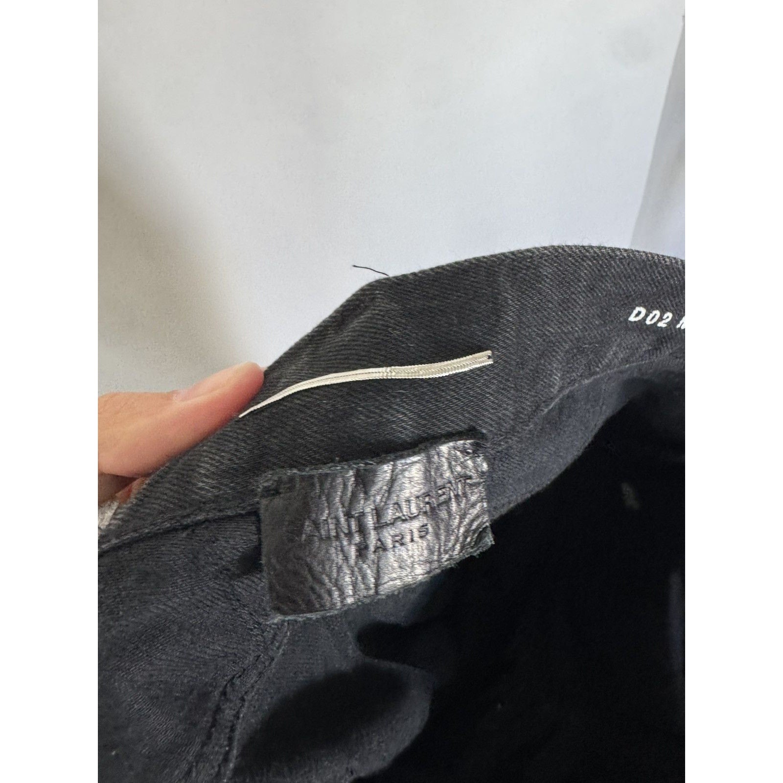 Saint Laurent Knee rip haw hem d02 31