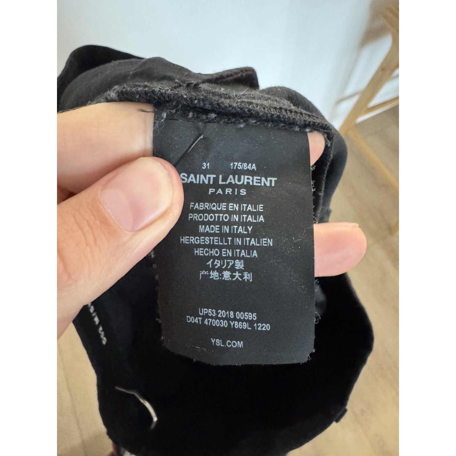 Saint Laurent Knee slit d02 31